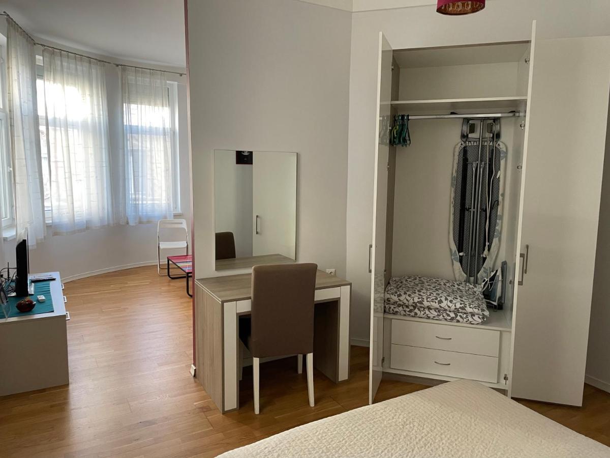 The Central Post Apartments Sofia Esterno foto