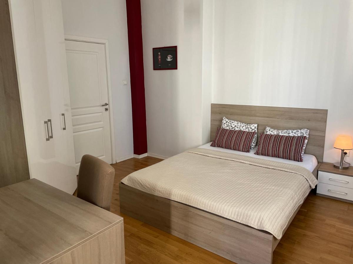 The Central Post Apartments Sofia Esterno foto
